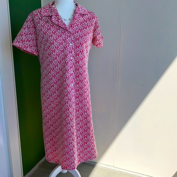 Vintage Dresses & Skirts - Vintage 60s 70s Pink and White Floral Button Down Collared Dress